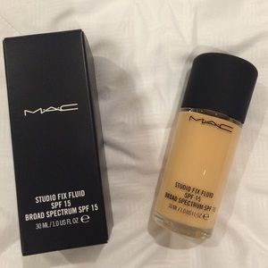 MAC Studio Fix Fluid SPF 15 in C4
